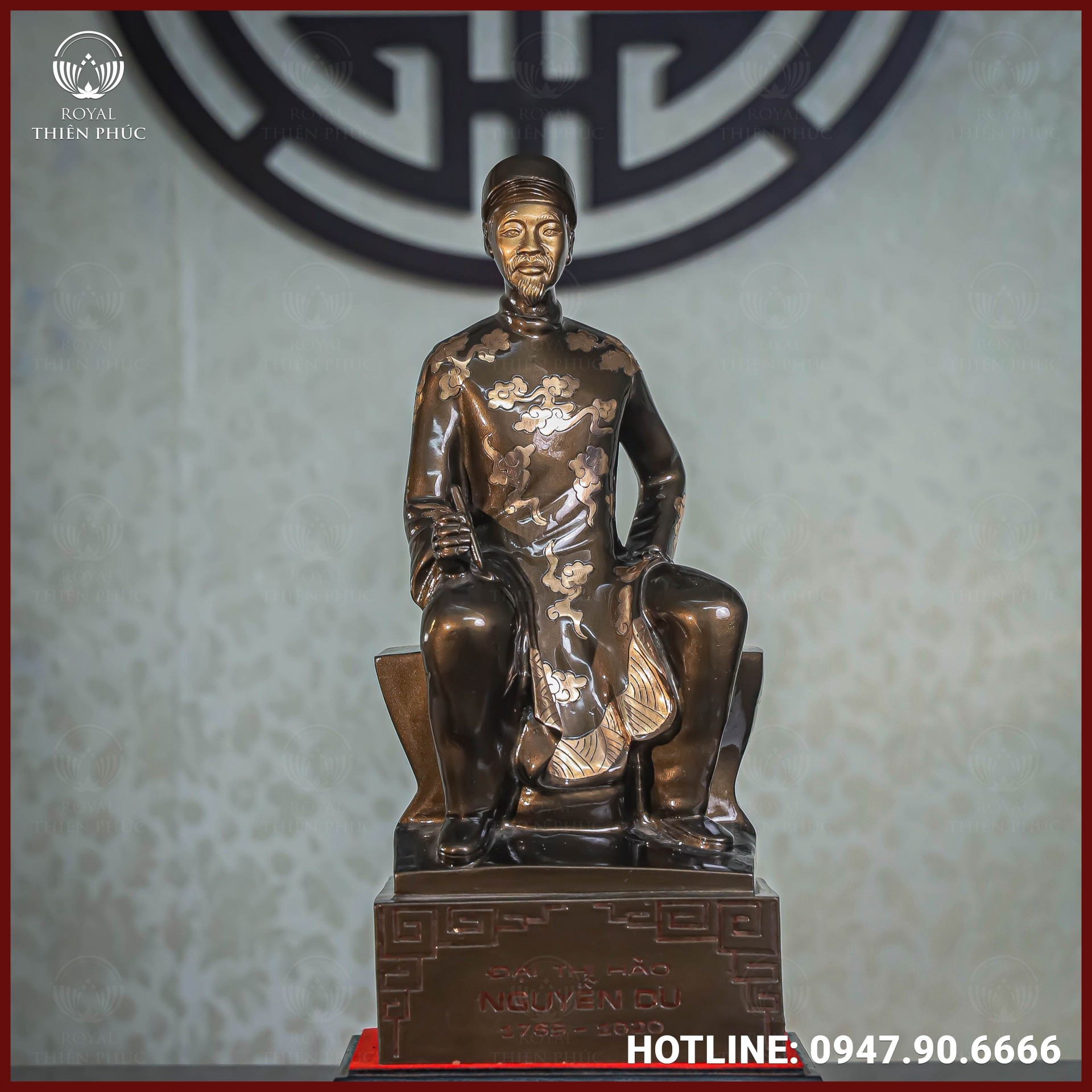 Tượng Nguyễn Du đồng đỏ cạo màu cao 45cm